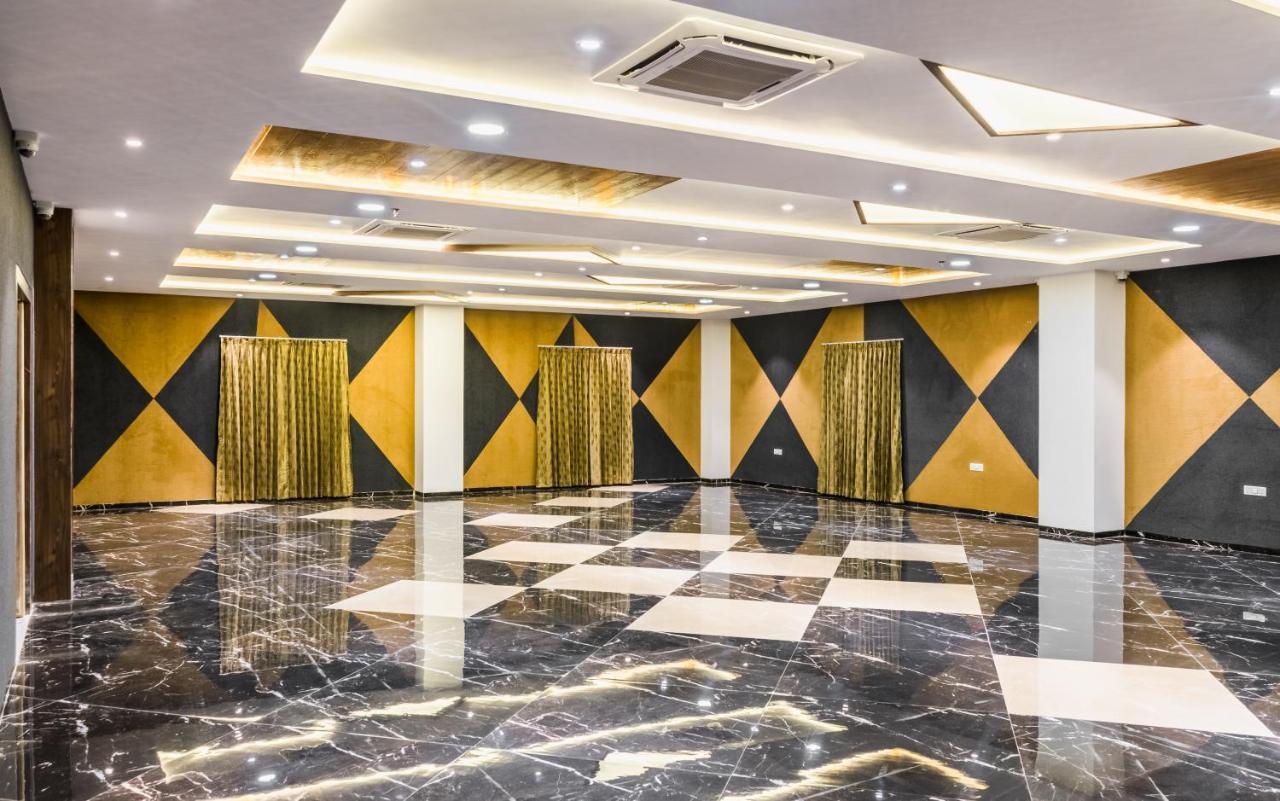 Meridian Hotel & Banquet Surat Exterior photo